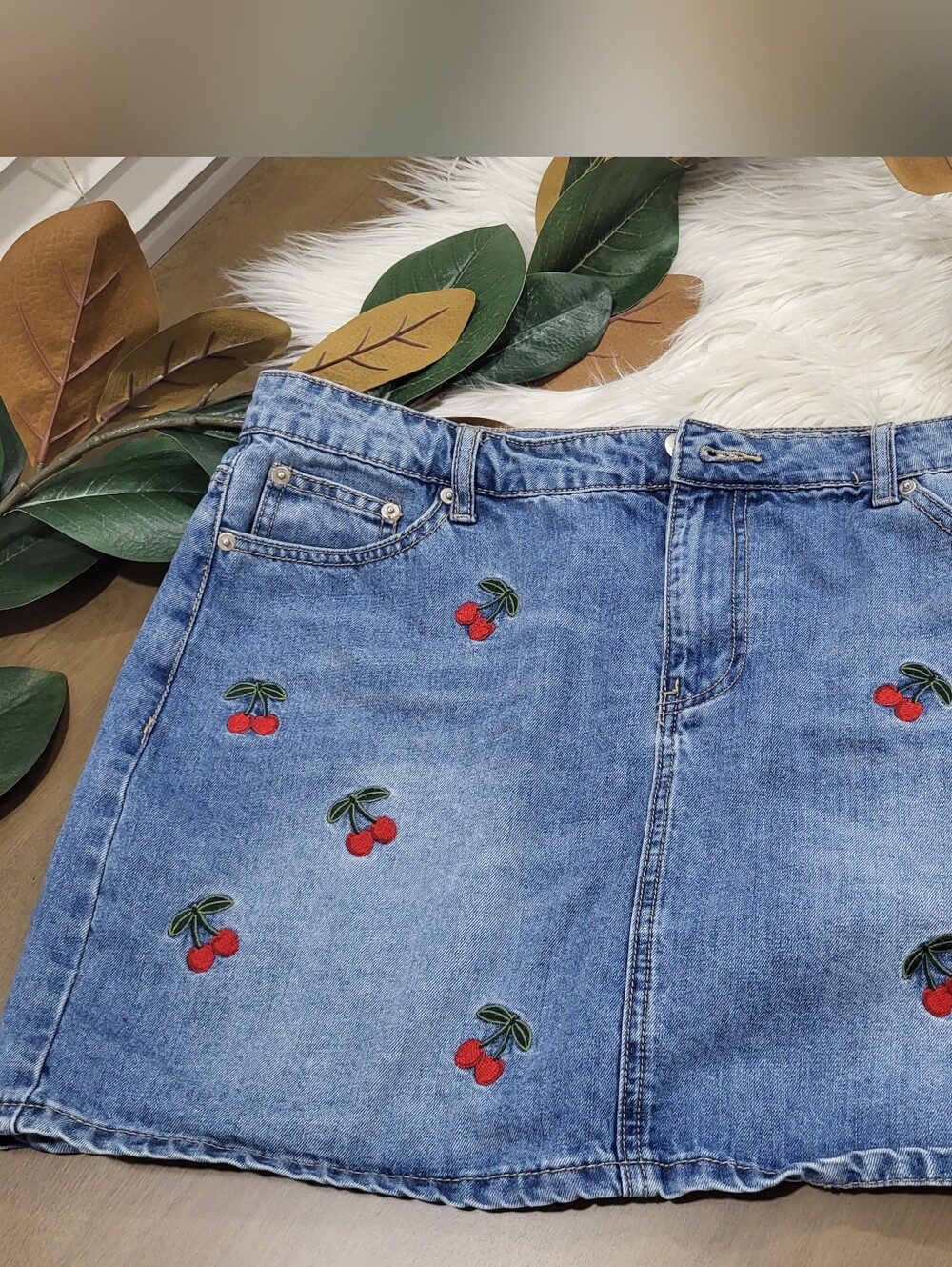 Denim Mini Skirt Womens 0X Blue Whiskered Cherry Embroidery Y2K 90s Grunge Girl